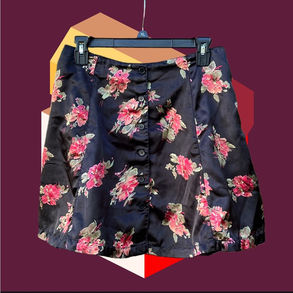 Just Class 90’s VTG Black Floral Mini Skirt Satin (Polyester) Button Front Sz M